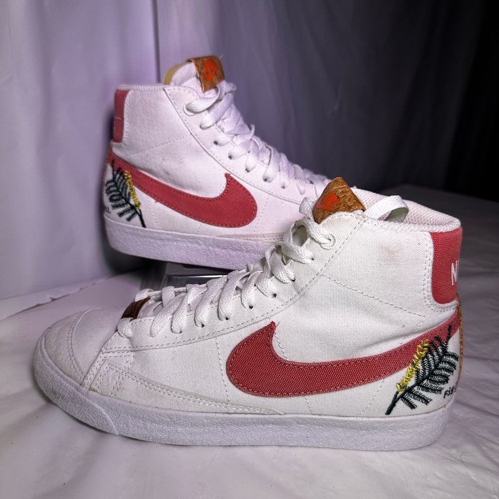 Nike Women's White and Pink Floral High-Tops - Picture 4 of 12